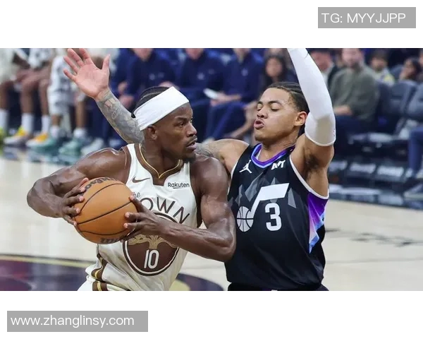 新赛季2018勇士与爵士精彩对决展现篮球魅力与团队精神 新赛季2018勇士与爵士精彩对决展现篮球魅力与团队精神