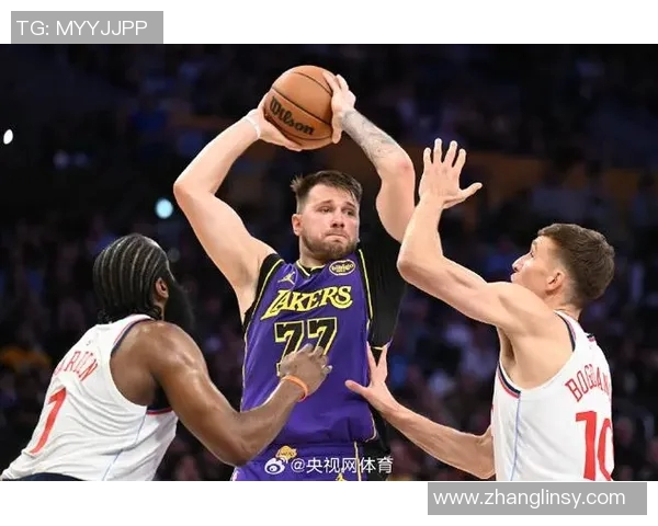 湖人快船激战正酣文字直播全程回顾与精彩瞬间分析 湖人快船激战正酣文字直播全程回顾与精彩瞬间分析