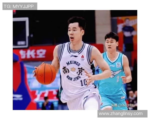 郭昊文：从青涩少年到篮球场上的璀璨新星的成长之路与奋斗故事