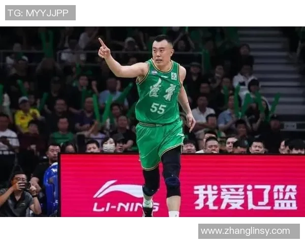 韩德君的篮球传奇之路：从青涩少年到CBA巨星的成长历程