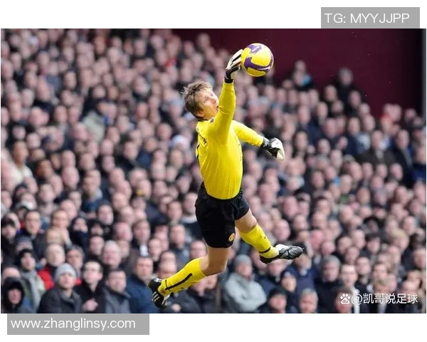 诺伊尔：从守门员到传奇，足球场上的不屈精神与辉煌成就