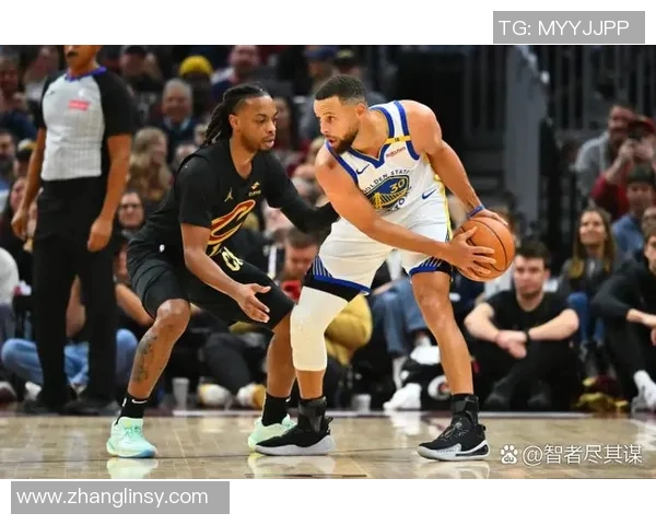 雷霆与勇士常规赛对决精彩回顾与赛季展望分析